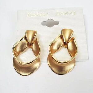 Earrings / New with tag